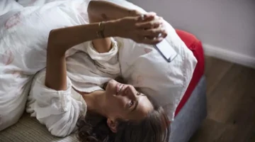 مشاهدة الفيديو يوميًا تحفز إفراز الدوبامين في الدماغ لكن استمرارها يُسبب اضطرابات في التركيز والذاكرة 1